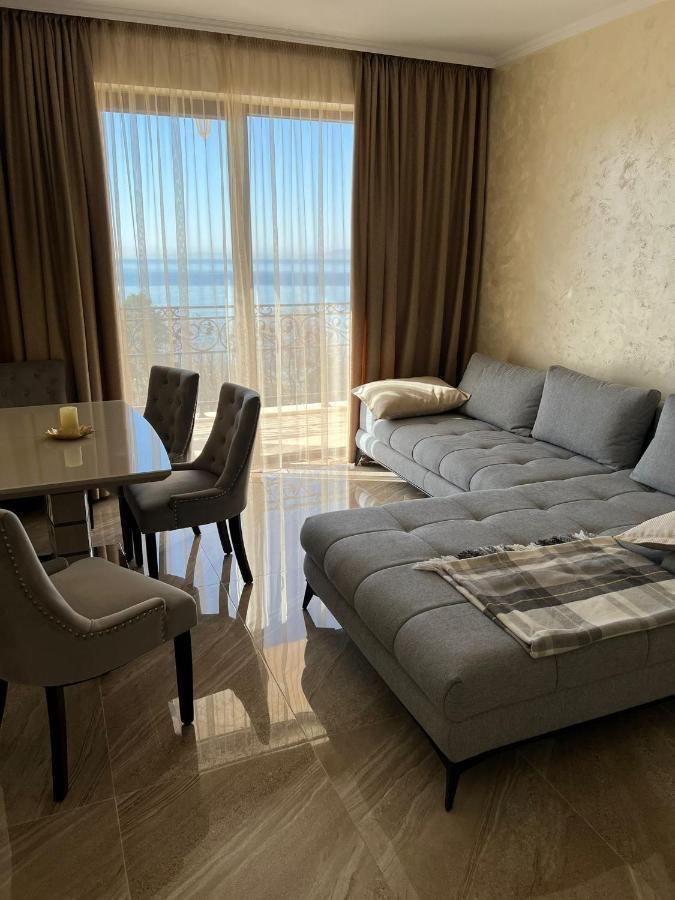 Luxury Penthouse Apartments At Valencia Gardens Бургас Экстерьер фото