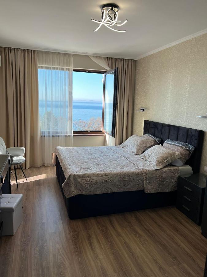 Luxury Penthouse Apartments At Valencia Gardens Бургас Экстерьер фото