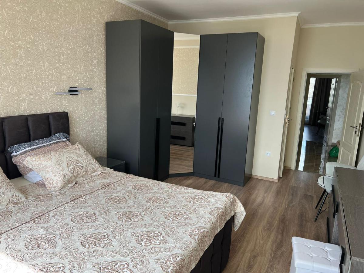 Luxury Penthouse Apartments At Valencia Gardens Бургас Экстерьер фото