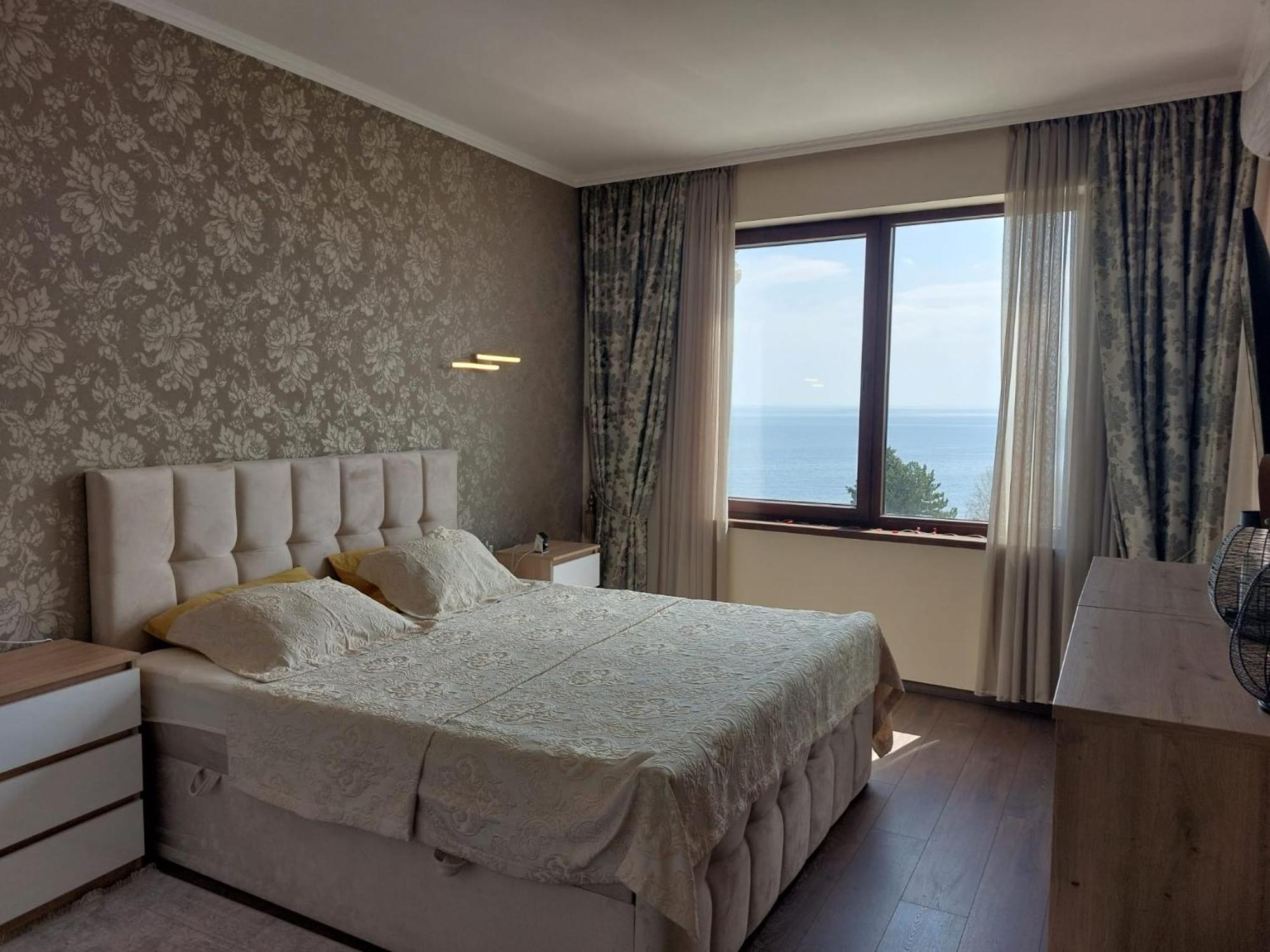 Luxury Penthouse Apartments At Valencia Gardens Бургас Экстерьер фото